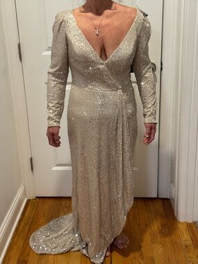 Mac Duggal Sequin Long-sleeve Faux Wrap Ruched  Gown - Silver champagne size 6